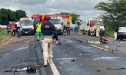 Motorista morre em acidente entre Fiat Strada e bitrem na BR-452, em Rio Verde Motorista morre em acidente entre Fiat Strada e bitrem na BR-452, em Rio Verde