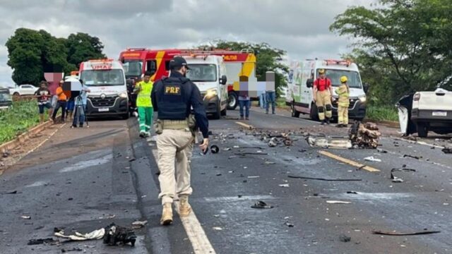 Motorista morre em acidente entre Fiat Strada e bitrem na BR-452, em Rio Verde