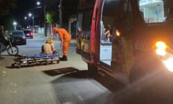 Motociclista fica ferido após atropelar cachorro e cair em Catalão Motociclista fica ferido após atropelar cachorro e cair em Catalão