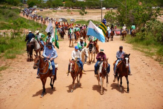 Três Ranchos celebra 73 anos com cavalgada, almoço e festa na Prainha do Lago Azul