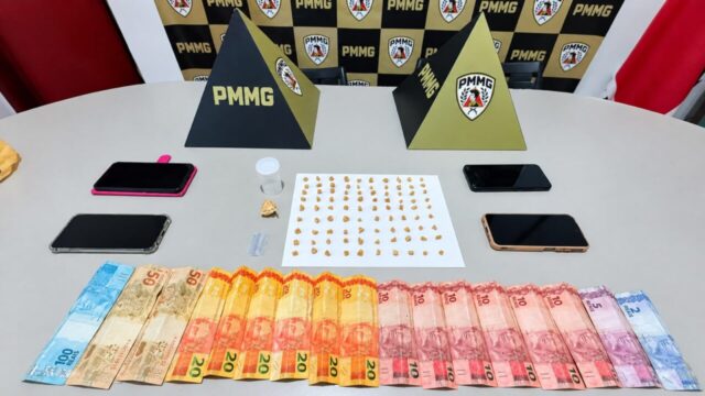 Dois suspeitos são presos e terceiro é conduzido à delegacia durante operação em Monte Carmelo