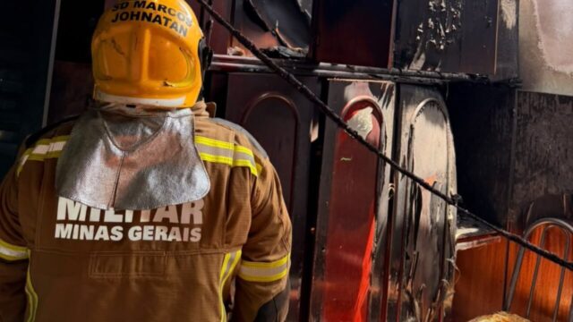 Incêndio atinge quarto de residência em Araguari; morador estava fora