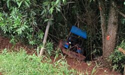 Adolescente de 17 anos morre prensado entre trator e árvore na zona rural de Monte Carmelo Adolescente de 17 anos morre prensado entre trator e árvore na zona rural de Monte Carmelo