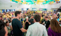 Daniel Vilela reúne milhares em Cristalina e convoca apoiadores para reta final Daniel Vilela reúne milhares em Cristalina e convoca apoiadores para reta final