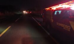 Colisão entre duas motocicletas deixa jovens de 19 e 20 anos feridos na GO-213, em Caldas Novas
