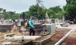 Prefeitura de Ipameri realiza limpeza e manutenção no cemitério para o Dia de Finados