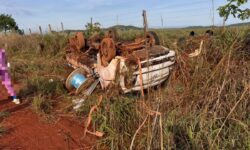 Homem morre e duas mulheres são socorridas após acidente na MG-188, em Guarda-Mor(MG) Homem morre e duas mulheres são socorridas após acidente na MG-188, em Guarda-Mor(MG)
