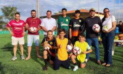 Atletas mirins da Escolinha do Futuro recebem novos materiais esportivos em Nova Aurora Atletas mirins da Escolinha do Futuro recebem novos materiais esportivos em Nova Aurora