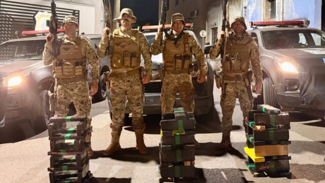 COD intercepta ônibus com 40 passageiros e apreende 151 kg de maconha na BR-050, em Campo Alegre de Goiás