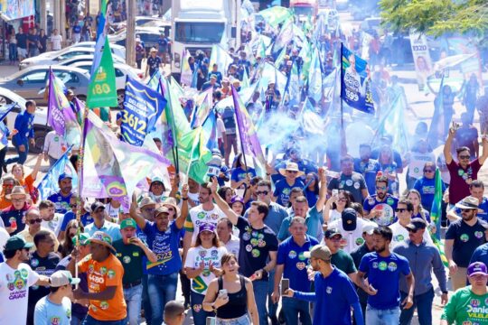 Daniel Vilela leva multidão às ruas de Planaltina e mostra força no Entorno