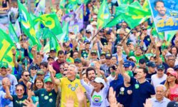 Daniel Vilela e Caiado mobilizam 5 mil pessoas em caminhada histórica em Goiânia Daniel Vilela e Caiado mobilizam 5 mil pessoas em caminhada histórica em Goiânia