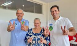 Jamil Calife e o prefeito Velomar Rios votam em Catalão e reforçam confiança na continuidade do trabalho pela cidade e região Jamil Calife e o prefeito Velomar Rios votam em Catalão e reforçam confiança na continuidade do trabalho pela cidade e região