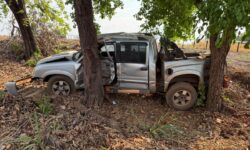 Idoso morre em colisão entre caminhonete e caminhão na BR-153, em Porangatu Idoso morre em colisão entre caminhonete e caminhão na BR-153, em Porangatu