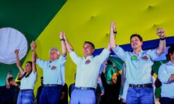 Daniel Vilela e Caiado anunciam apoio a Flávio Bolsonaro no segundo turno Daniel Vilela e Caiado anunciam apoio a Flávio Bolsonaro no segundo turno