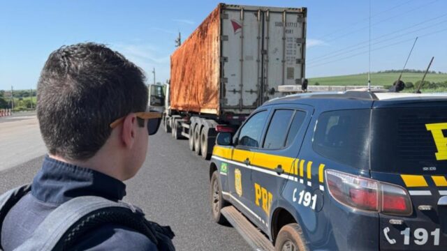 Caminhão frigorífico roubado durante a madrugada é recuperado pela PRF