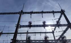 Equatorial anuncia manutenção na rede elétrica; consumidores de Catalão e região podem consultar desligamentos