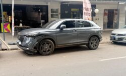 Motociclista fica ferido após bater em carro e cair no canteiro central de avenida em Catalão