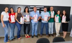 Júnior Pimenta e Danilo Araújo homenageiam profissionais da educação em Nova Aurora