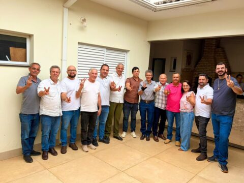 Prefeito Velomar Rios reúne vereadores para avaliar eleições e discutir projetos para Catalão