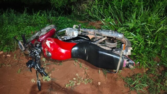 Homem e mulher grávida ficam feridos após queda de moto em Catalão