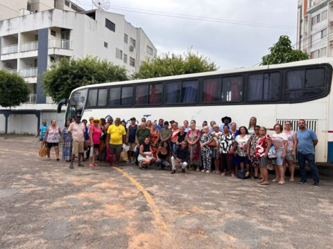 Prefeitura de Anhanguera promove viagem a Caldas Novas em comemoração ao Dia do Idoso