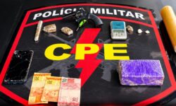 CPE flagra negociação de drogas, apreende mais de 400 gramas de maconha e conduz dois homens em Campo Alegre de Goiás CPE flagra negociação de drogas, apreende mais de 400 gramas de maconha e conduz dois homens em Campo Alegre de Goiás