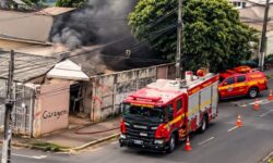 Incêndio atinge quarto de casa no bairro Jardim Brasília, em Uberlândia Incêndio atinge quarto de casa no bairro Jardim Brasília, em Uberlândia