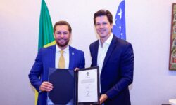 Daniel Vilela assina transmissão de cargo a Bruno Peixoto Daniel Vilela assina transmissão de cargo a Bruno Peixoto