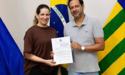 Cumari sanciona lei que cria política de alfabetização e prevê gratificação de 10% para educadores Cumari sanciona lei que cria política de alfabetização e prevê gratificação de 10% para educadores