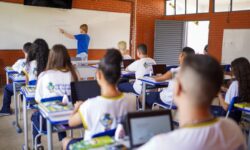 Governo de Goiás convoca mais 250 professores aprovados em concurso público Governo de Goiás convoca mais 250 professores aprovados em concurso público