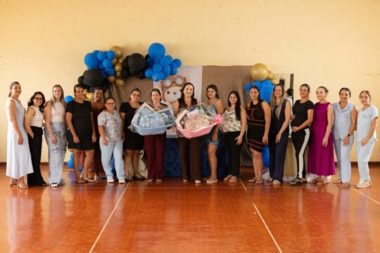 Cumari reúne mães em encontro com troca de experiências e entrega de kits