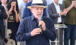 Em virada histórica, Lula derrota Flávio, torna-se o primeiro presidente do Brasil a vencer uma eleição no segundo turno após perder o primeiro e chega ao quarto mandato Em virada histórica, Lula derrota Flávio, torna-se o primeiro presidente do Brasil a vencer uma eleição no segundo turno após perder o primeiro e chega ao quarto mandato