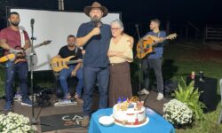 Rogério Faleiros celebra 44 anos com festa tradicional na propriedade da família Rogério Faleiros celebra 44 anos com festa tradicional na propriedade da família