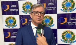 Urnas começam a chegar à 8ª Zona Eleitoral e votos começam a ser computados; votação em Catalão foi encerrada às 17h, sem prorrogação, diz juiz Luiz Antônio Afonso Júnior