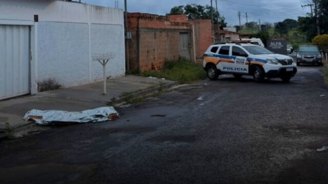 Homem é encontrado morto com três tiros na cabeça no bairro Mansour, em Uberlândia