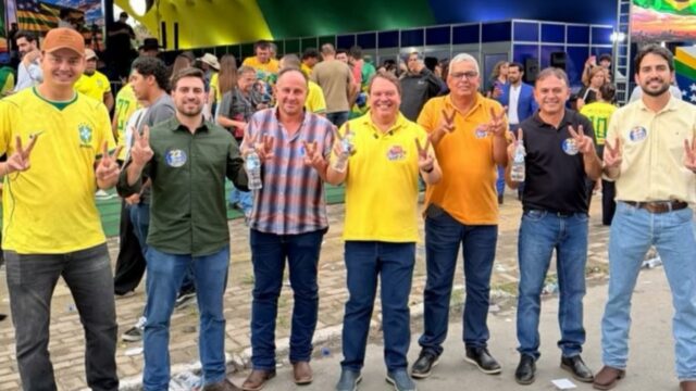 Prefeito de Corumbaíba, Wisner Araújo, participa de ato de apoio a Flávio Bolsonaro em Goiânia