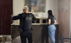 Pai é preso suspeito de abusar sexualmente da filha de 12 anos em Águas Lindas de Goiás Pai é preso suspeito de abusar sexualmente da filha de 12 anos em Águas Lindas de Goiás