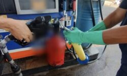 Polícia Civil e ANP fiscalizam posto após denúncias sobre bombas e combustíveis em Caldas Novas Polícia Civil e ANP fiscalizam posto após denúncias sobre bombas e combustíveis em Caldas Novas
