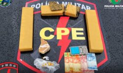 CPE apreende 4 kg de maconha e 200 g de crack no Jardim Paraíso, em Catalão CPE apreende 4 kg de maconha e 200 g de crack no Jardim Paraíso, em Catalão