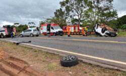 Acidente entre dois carros deixa seis pessoas feridas e um veículo capotado na LMG-798, em Uberaba Acidente entre dois carros deixa seis pessoas feridas e um veículo capotado na LMG-798, em Uberaba
