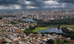 Centro-Sul de Goiás pode ter tempestades e ventos acima de 60 km/h no fim de semana Centro-Sul de Goiás pode ter tempestades e ventos acima de 60 km/h no fim de semana