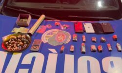 Quatro pessoas são conduzidas à delegacia após ação contra o tráfico de drogas em Catalão Quatro pessoas são conduzidas à delegacia após ação contra o tráfico de drogas em Catalão