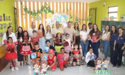 Prefeitura de Ouvidor entrega mais de mil brinquedos a alunos da rede municipal Prefeitura de Ouvidor entrega mais de mil brinquedos a alunos da rede municipal