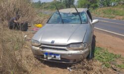 Engavetamento envolve cinco veículos e deixa um carro capotado na MGC-497, em Uberlândia Engavetamento envolve cinco veículos e deixa um carro capotado na MGC-497, em Uberlândia