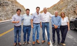 Governo de Goiás inaugura pavimentação da GO-460 com investimento de R$ 54,5 milhões Governo de Goiás inaugura pavimentação da GO-460 com investimento de R$ 54,5 milhões