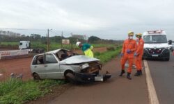 Jovem de 18 anos morre e homem fica ferido após capotamento na BR-060, em Rio Verde Jovem de 18 anos morre e homem fica ferido após capotamento na BR-060, em Rio Verde