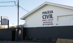 Jovem é esfaqueado por padrasto ao defender a mãe em Uberlândia